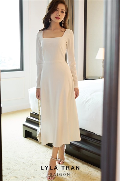 Đầm cổ vuông tay dài phom A màu đen (LITTLE BLACK)