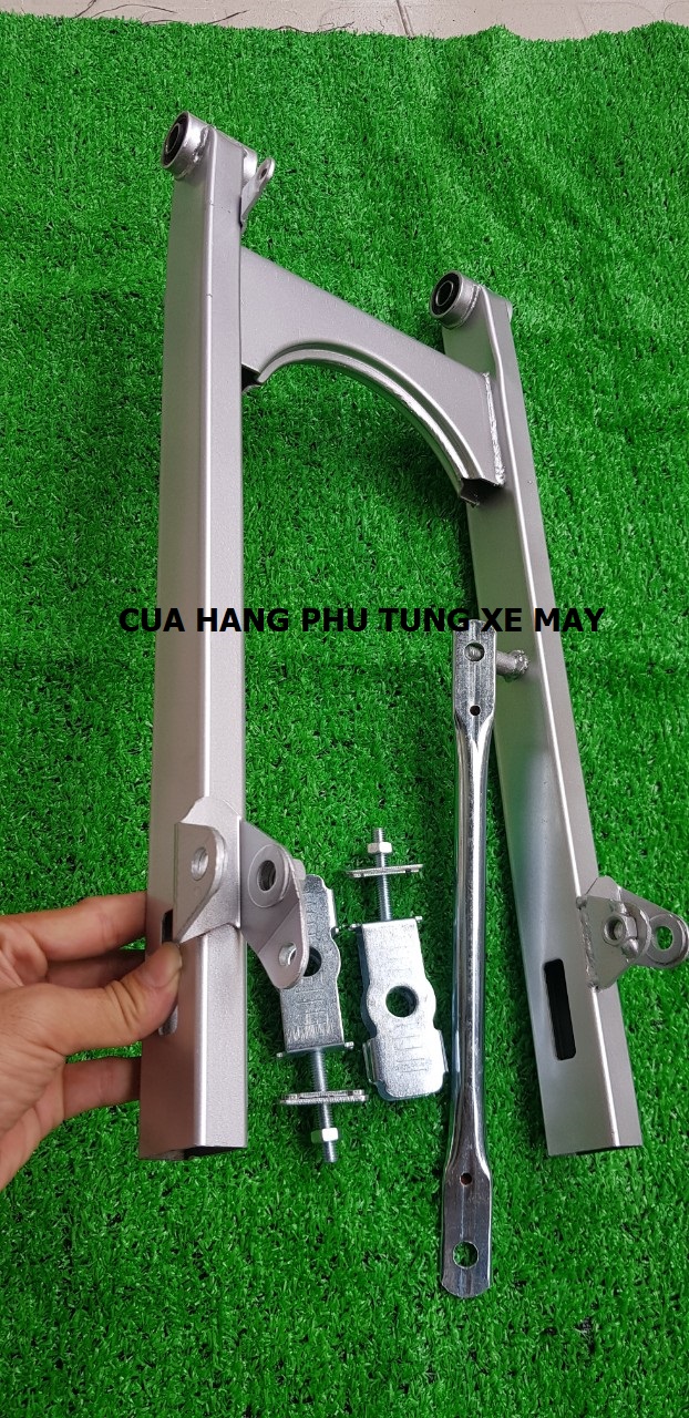 Gấp gắn xe Jupiter màu bạc tặng kèm pat tăng sên + pat giữ má đùm, bền, đẹp, chắc chắn