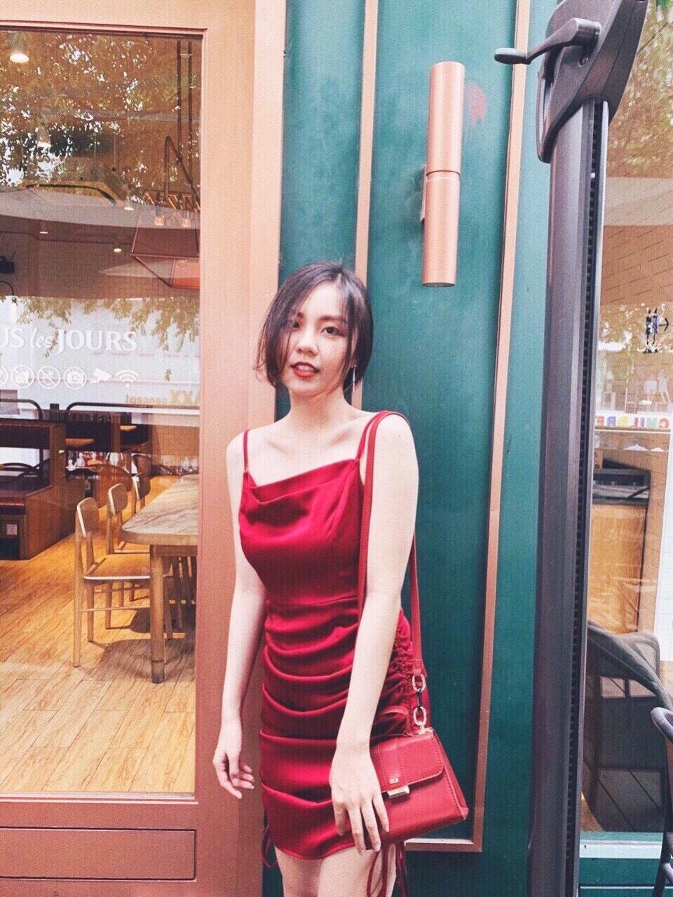 Đầm nhún lụa rút dây hai bên cực xinh -tt081903