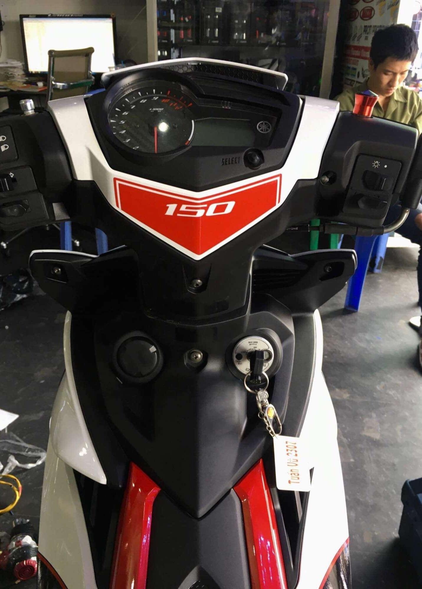 Tem xe exciter 150 LTĐ trắng đỏ