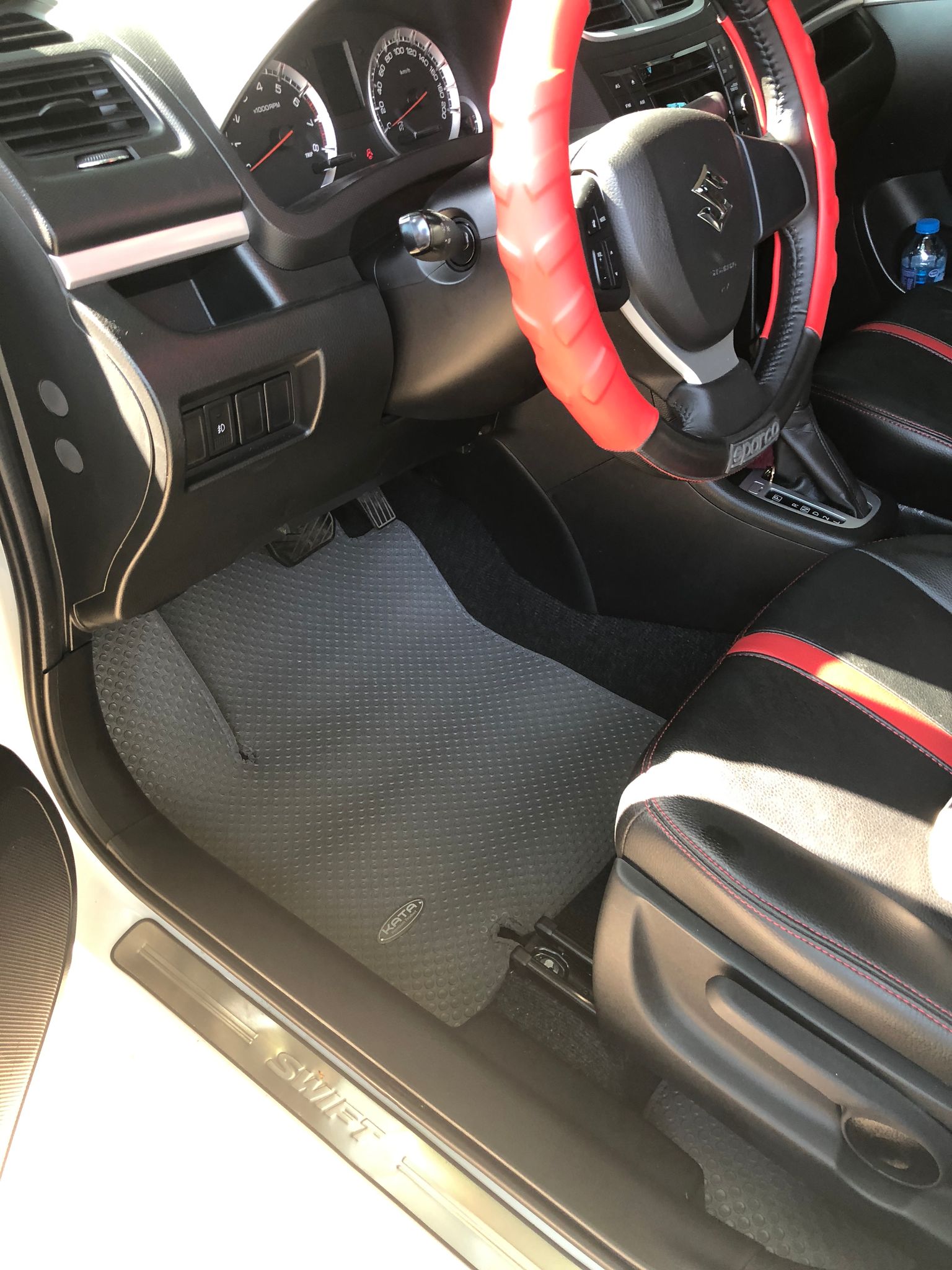 Thảm lót sàn ô tô Suzuki Swift (Đen)