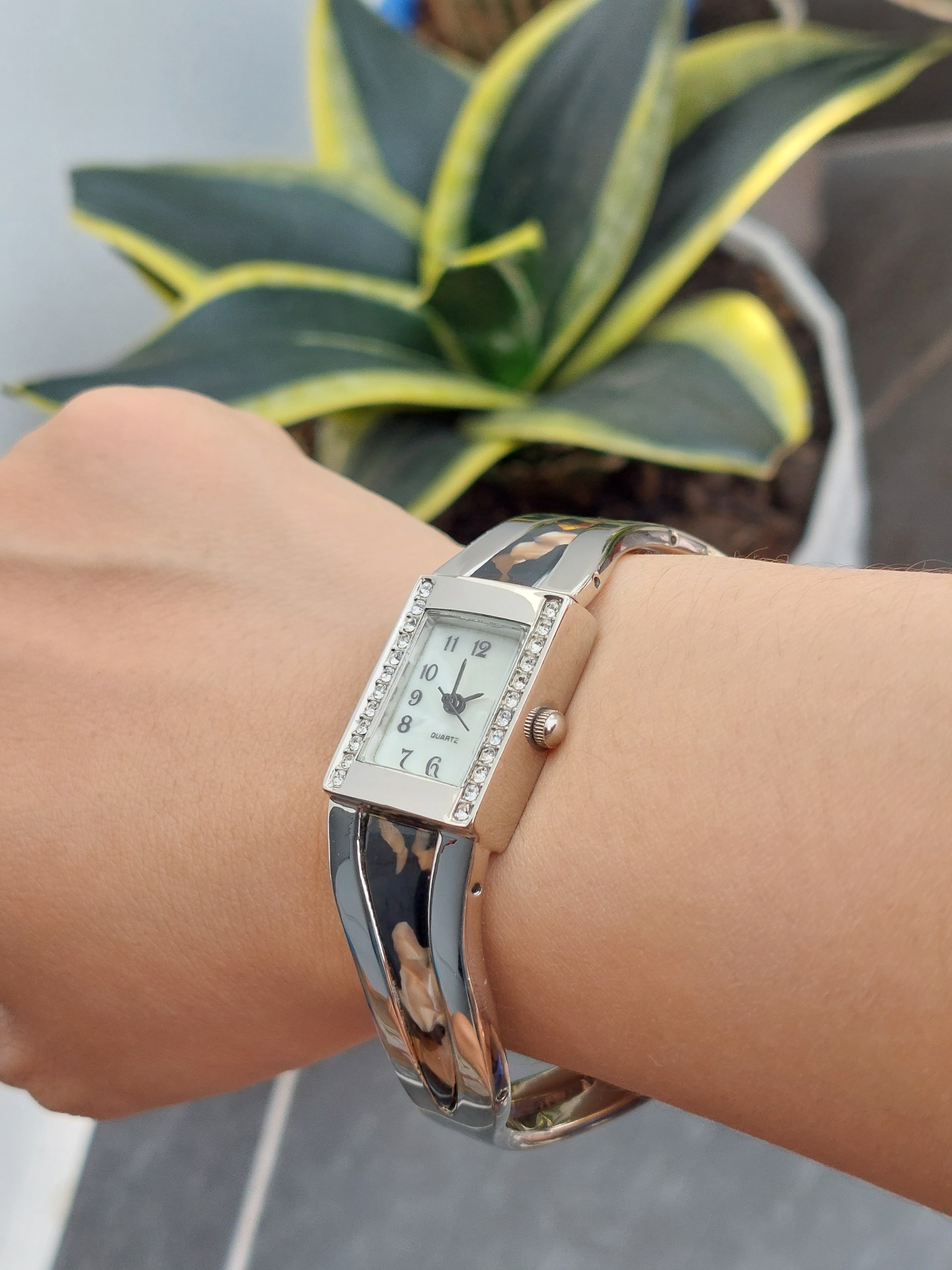 Đồng hồ nữ thời trang chạy pin hàng Si