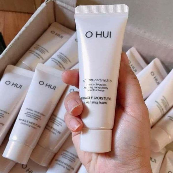 Sữa rửa mặt Ohui Miracle Moisture CLEANSING FOAM