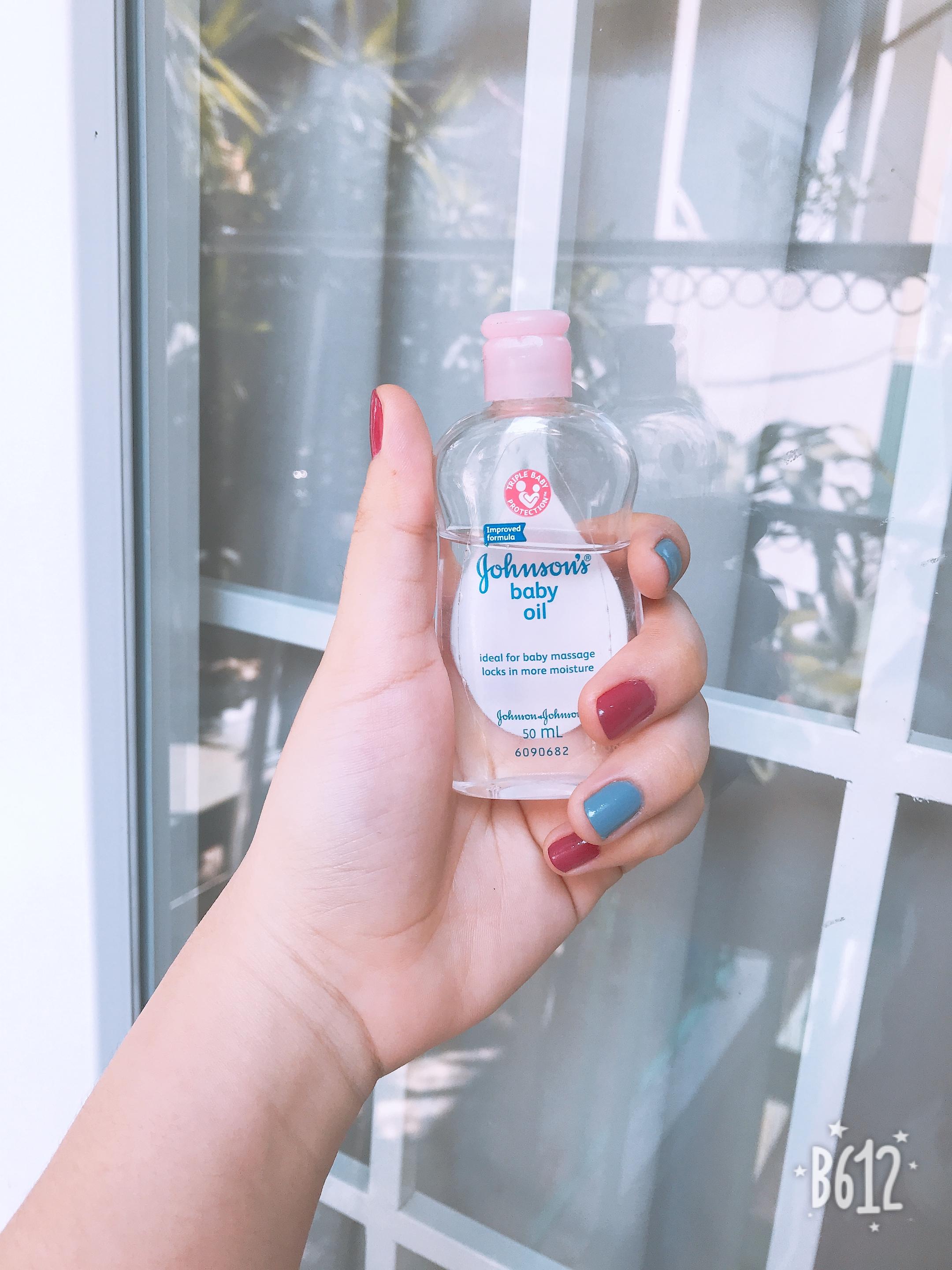 Dầu massage và dưỡng ẩm Johnson 50ml
