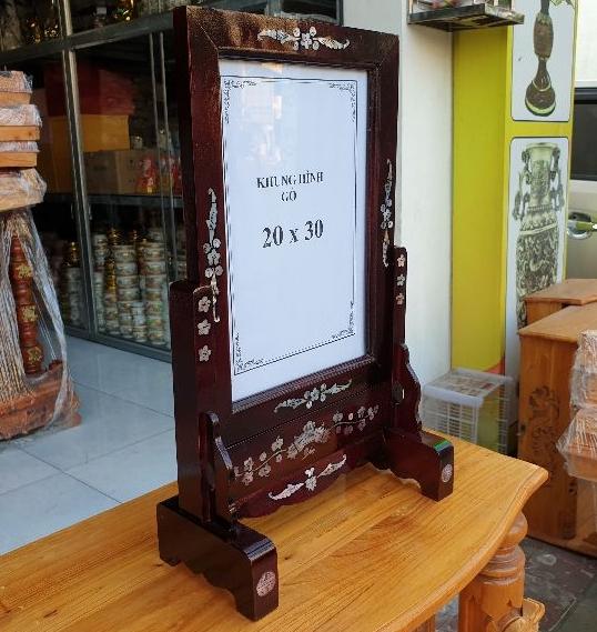 Khung hình thờ gỗ tràm bông vàng cẩn 20×30