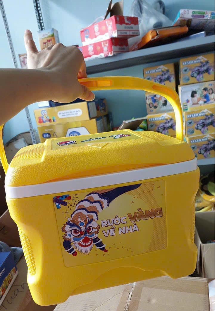 THÙNG ĐÁ 8 LÍT  NẮP LIỀN GIAO MẪU NGẪU NHIÊN