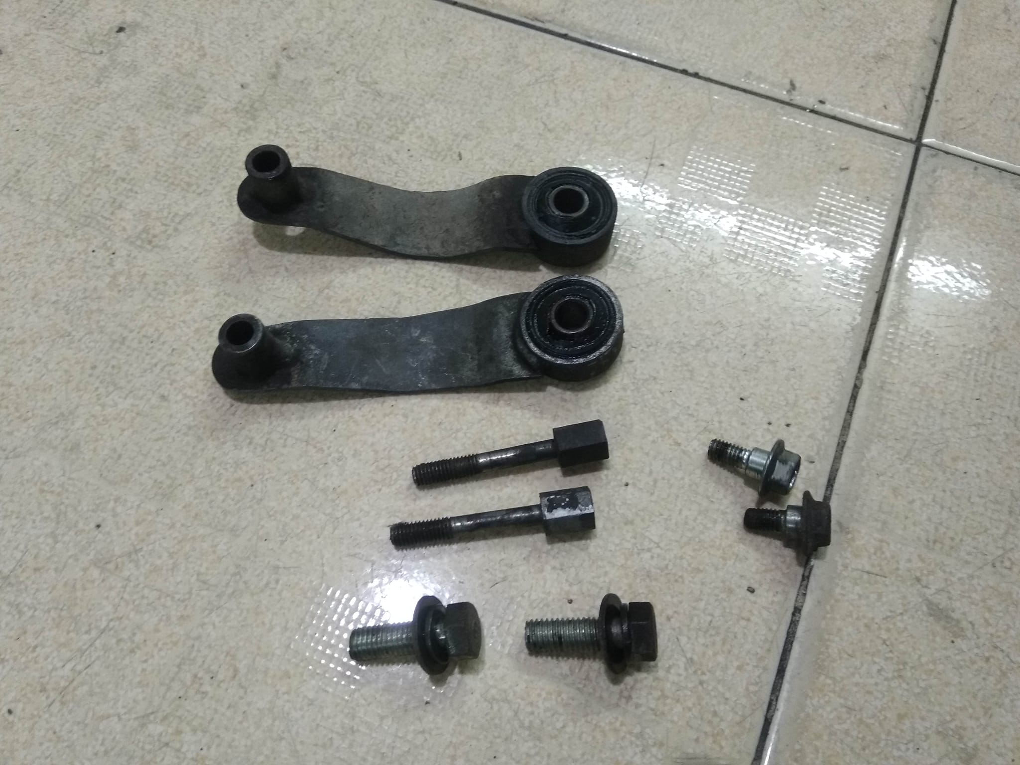 Cặp bắt yếm xe honda chaly ( hàng tháo xe)