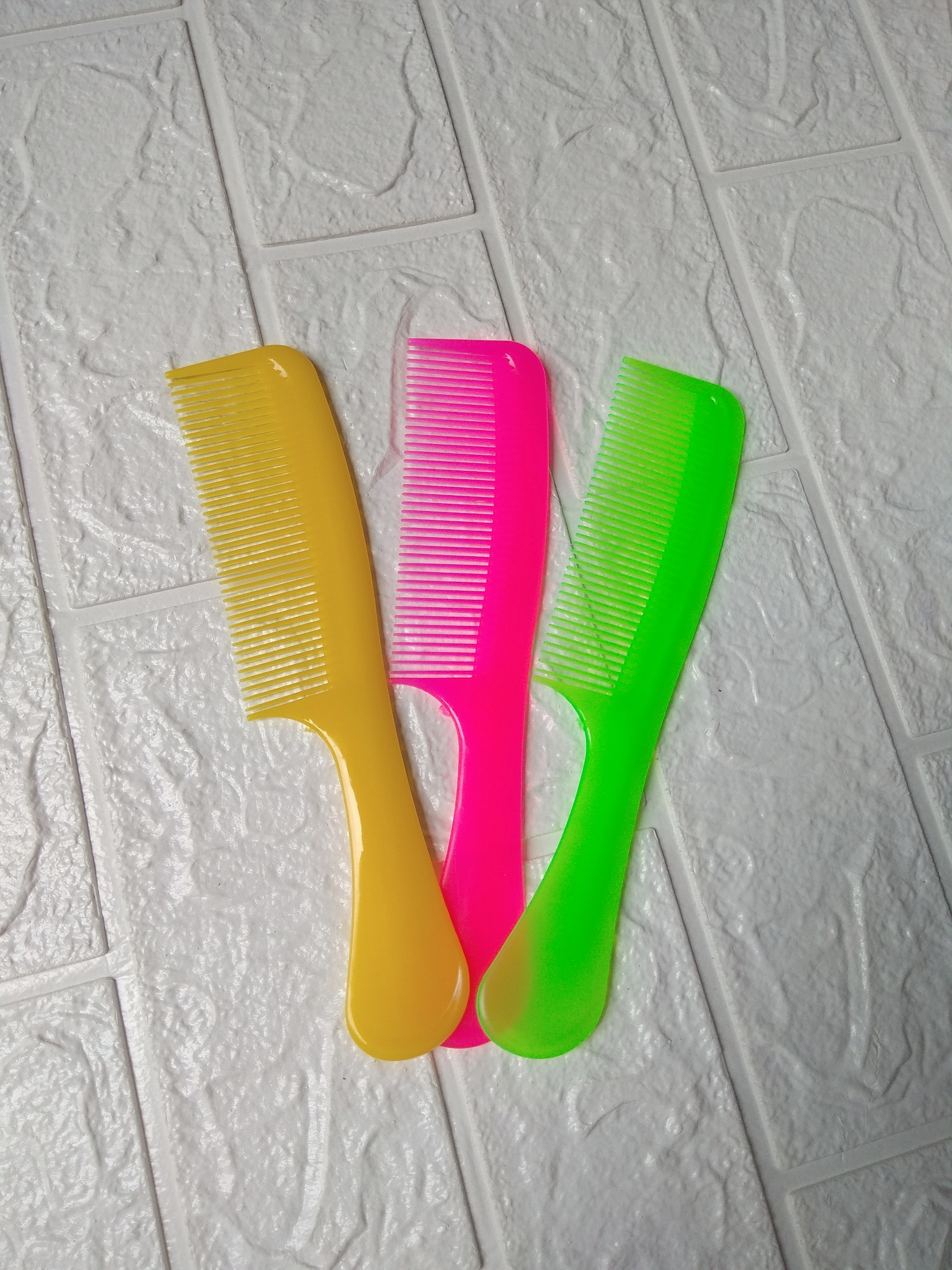 SET 3 CÂY LƯỢC NHỰA CHẢI ĐẦU CÓ CÁN CAO CẤP CHO CẢ GIA ĐÌNH SỬ DỤNG.