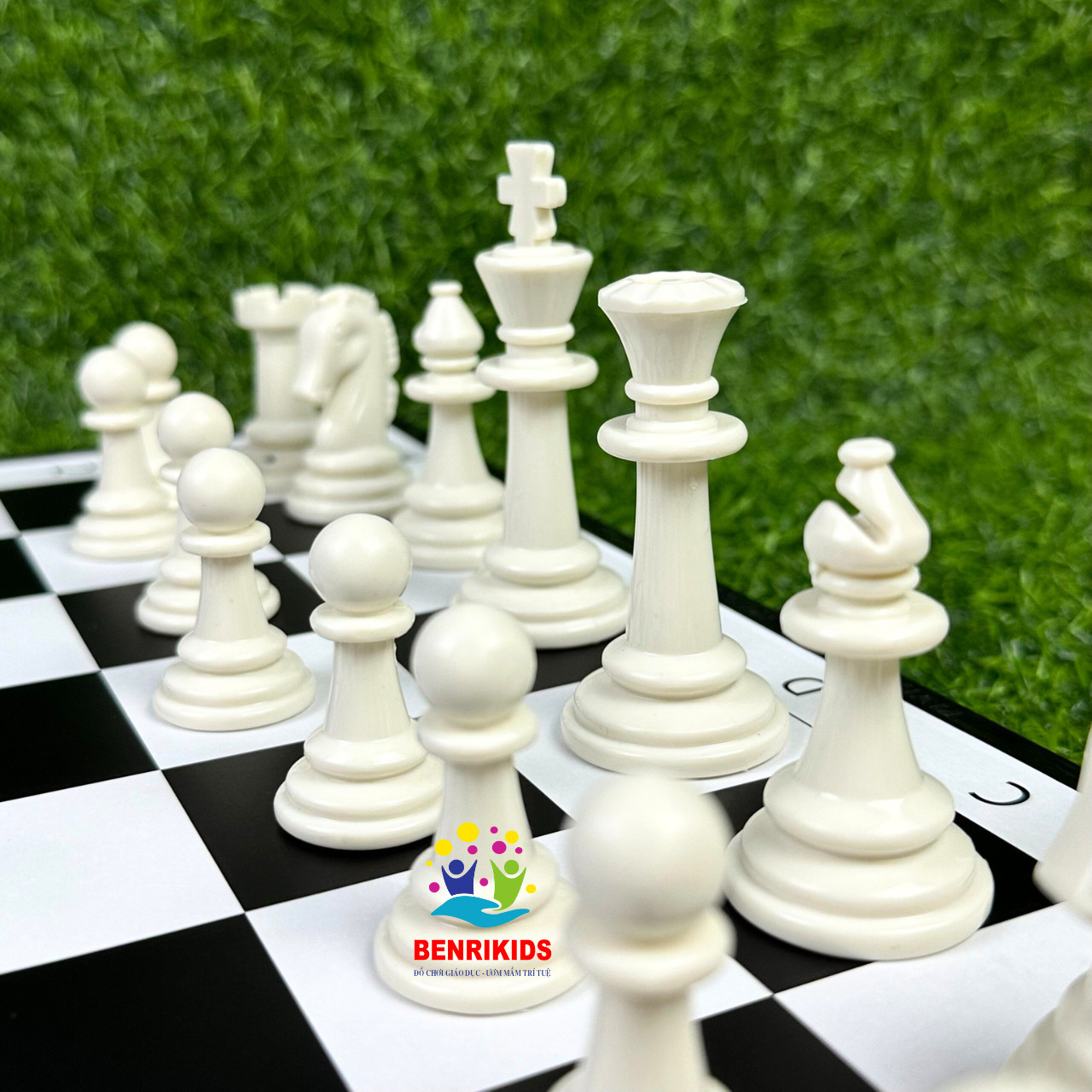 Bàn Cờ Vua Siêu To Khổng Lồ Size 42x42 Cm Có Nam Châm Siêu Hút Bàn Gập Kiêm Hộp Đựng Tiện Lợi Board Game