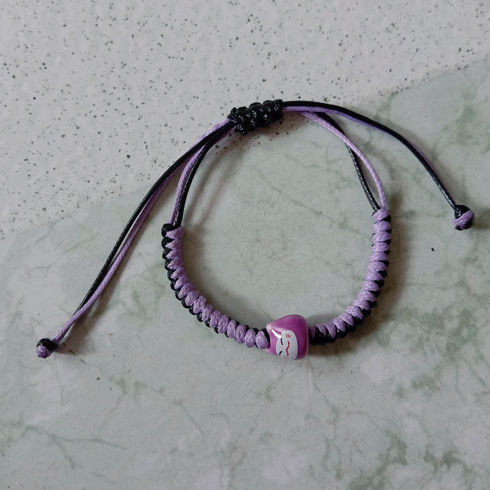 Vòng tay handmade gắn mèo màu tím kết hợp 2 màu đen tím dễ thương - moon star acc