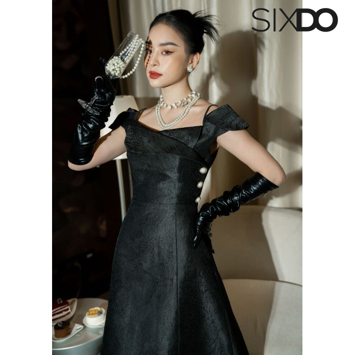 Đầm gấm đen trễ vai phối cúc sườn SIXDO (Black Midi Brocade Dress)