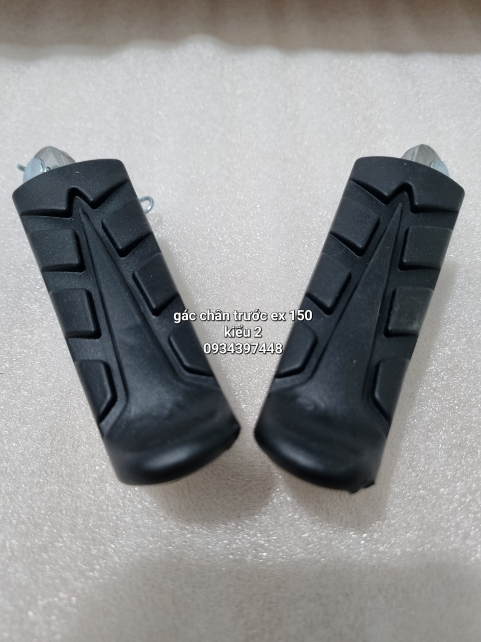 GÁC CHÂN TRƯỚC EX 150 SẮT
