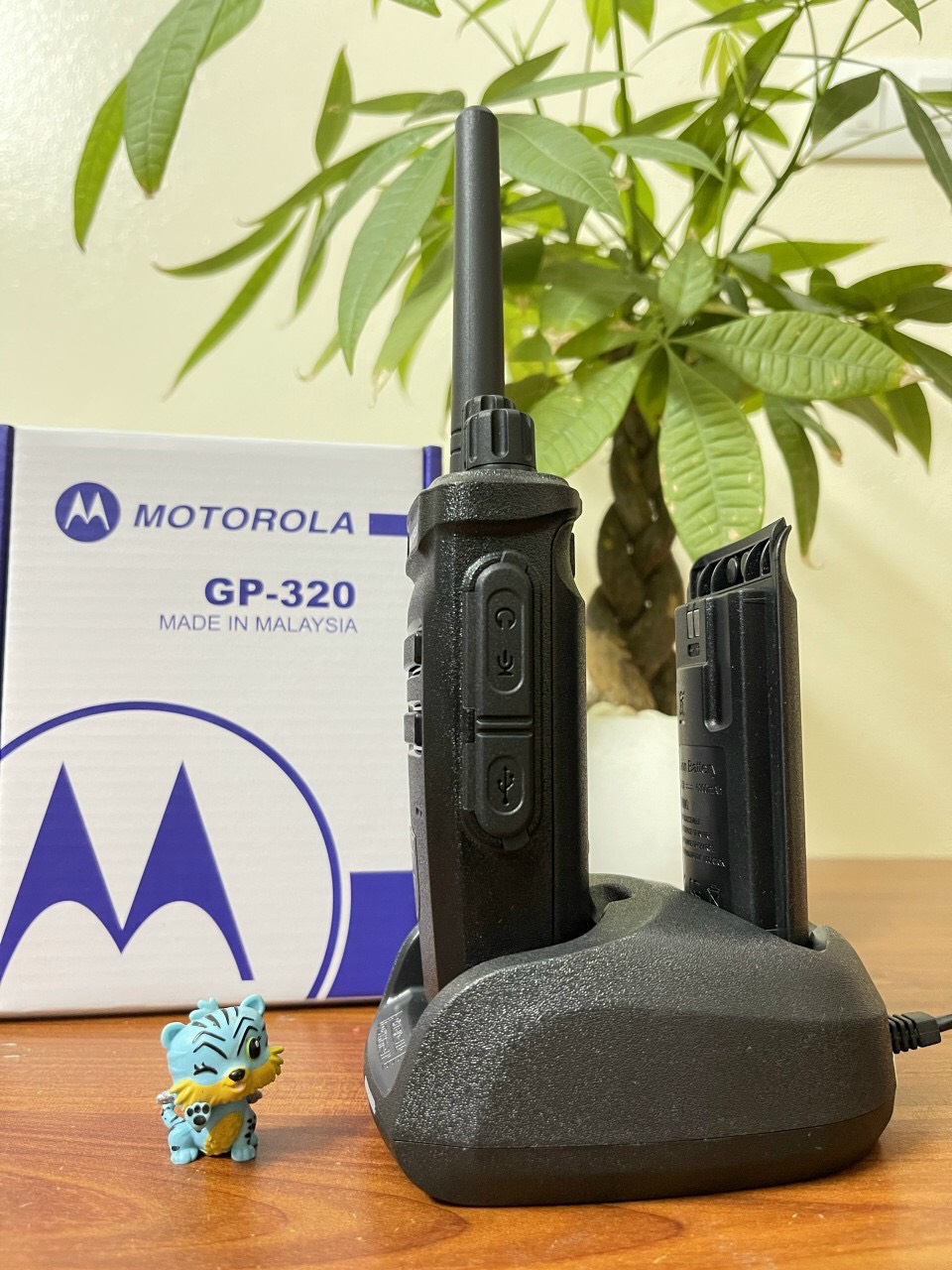 Motorola gp-320 walkie talkie automatic frequency detection version, 2 ports parallel charging