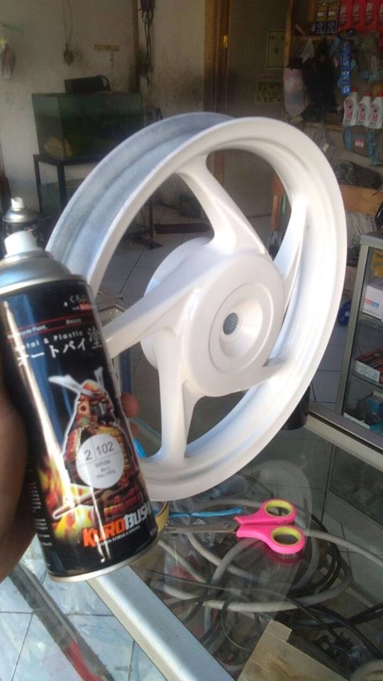 Bottle painting samurai 400ml,2/102 White-vase painting spray samurai White-car spray paint machine samurai white high-grade