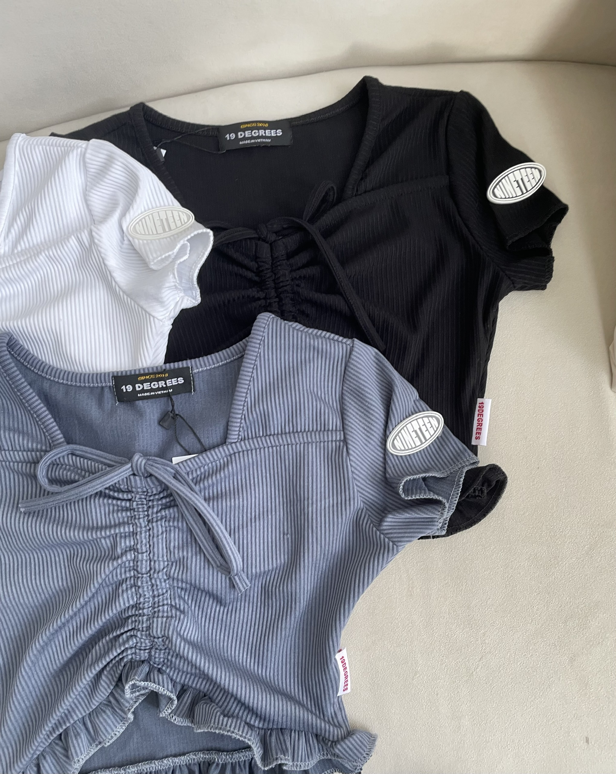 Croptop Bèo Thắt Nơ // 19DEGREES