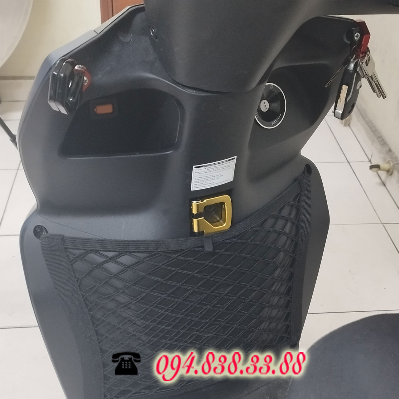 Lưới để đồ tiện lợi gắn cho xe Yadea V002 (VFV Voltguard)