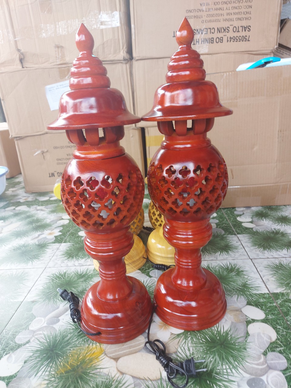 cặp đèn thờ gỗ xà cừ cao 48 cm