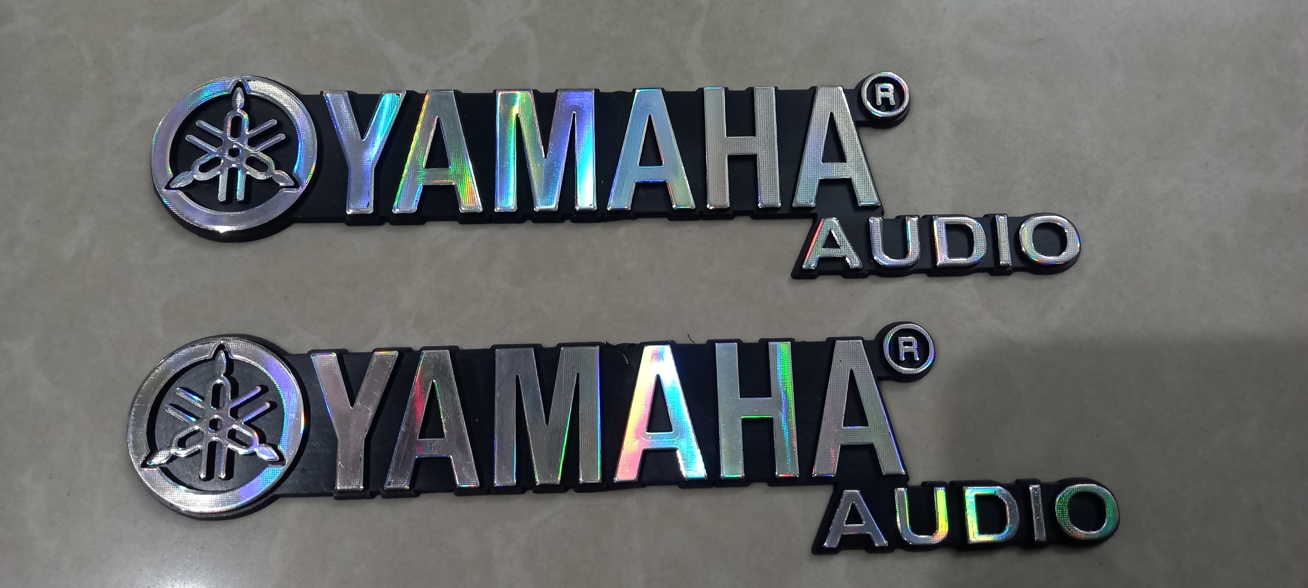 Tem Dán Thùng Loa Yamaha ( Trắng Crom 1 bộ 28k)