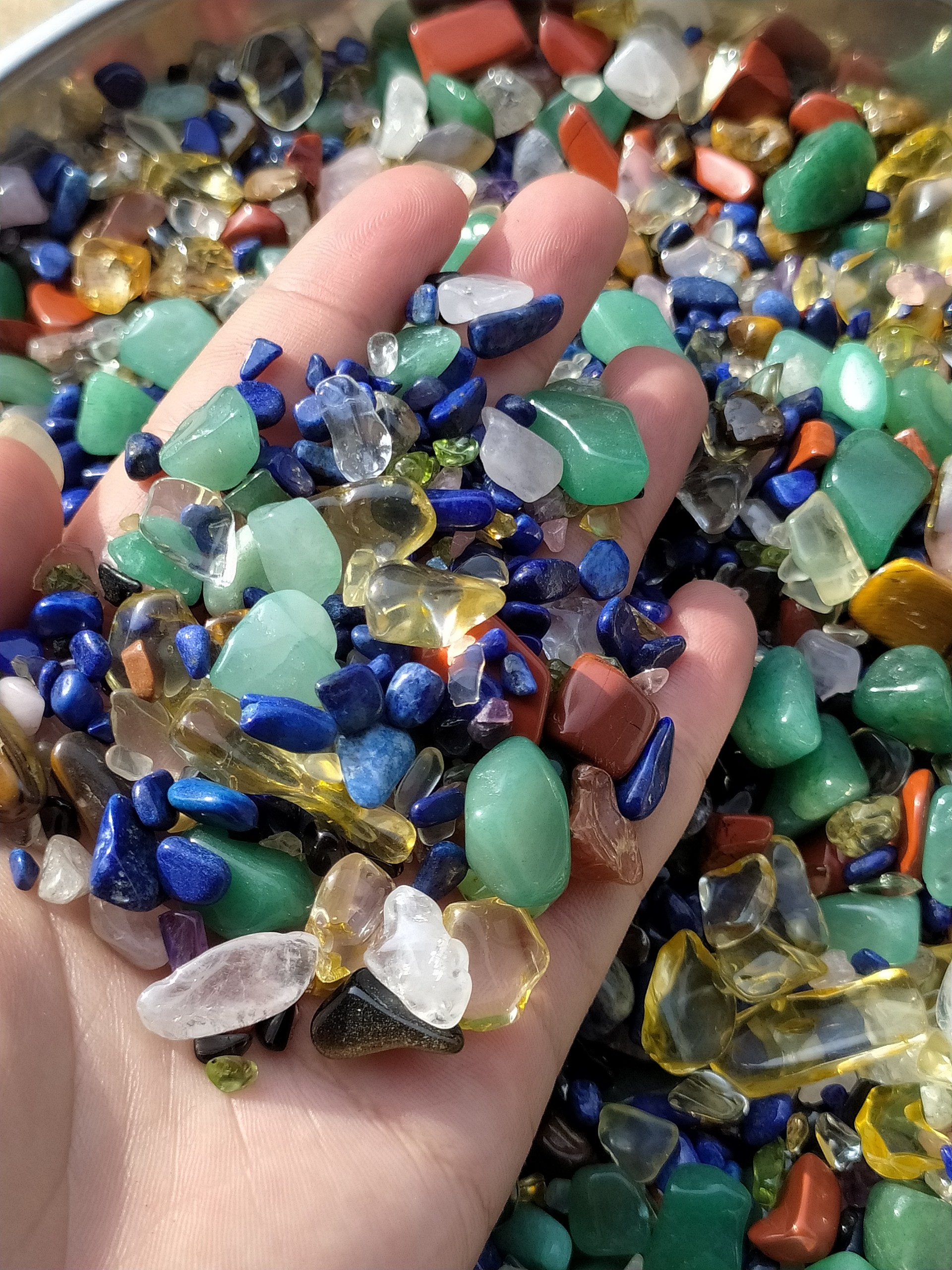 Đá  vụn thạch anh  ngũ sắc  tự nhiên thanh tẩy tốt cho phong thủy và sức khỏe