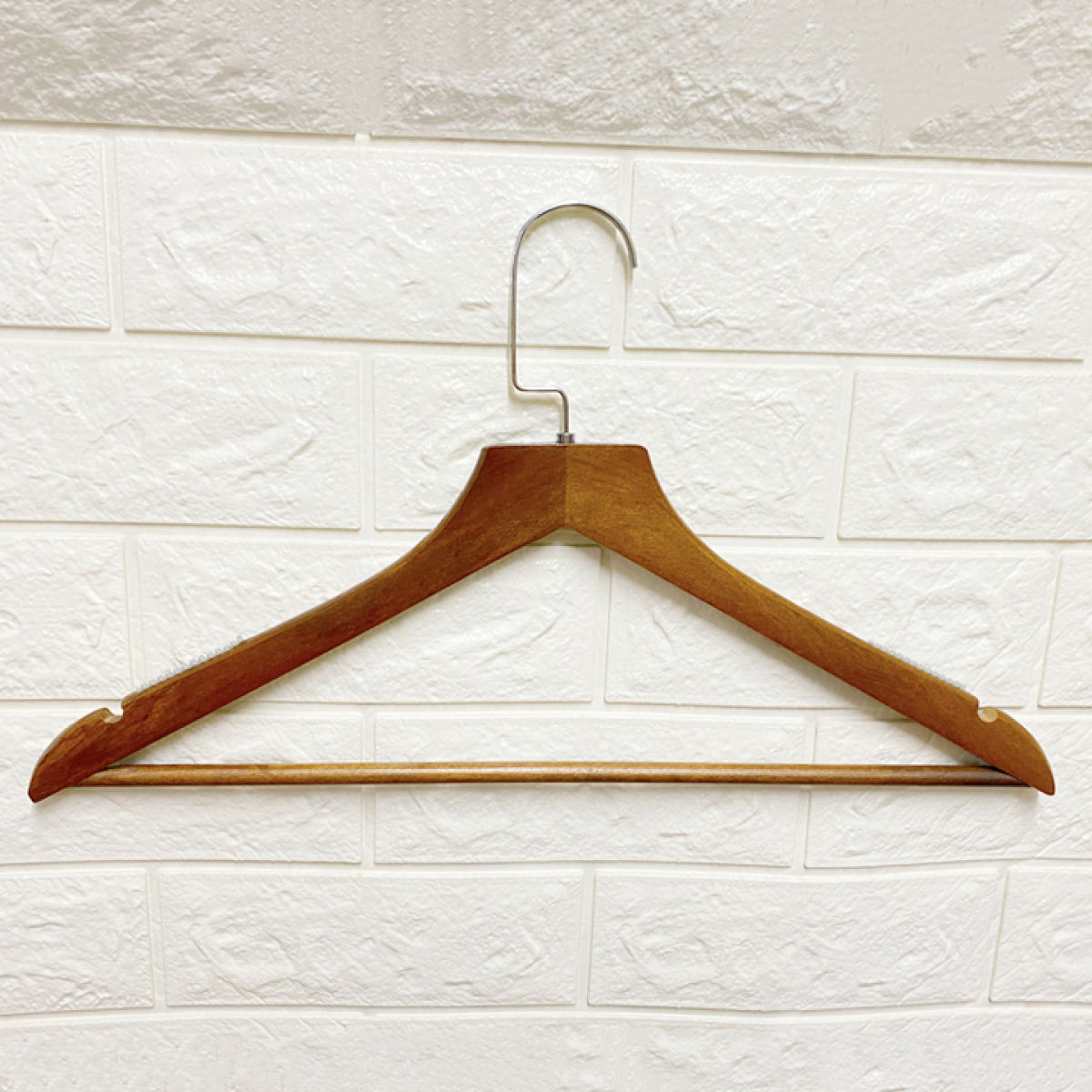 Móc Gỗ Nâu Vai Đệm Thanh Ngang 44,5cm ( Bộ 5 móc )