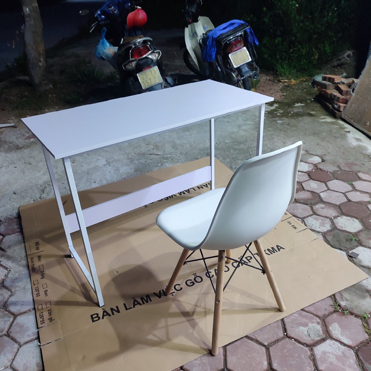 Bàn làm việc chân sắt sơn tĩnh điện mặt gỗ MDF