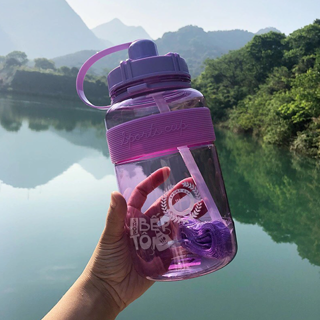 [𝗟𝗢𝗔̣𝗜 𝟭 - BÁN LẺ LẤY TƯƠNG TÁC] Bình nước SPORTS CUP có ống hút kèm dây đeo tiện lợi.Kèm tặng sticker