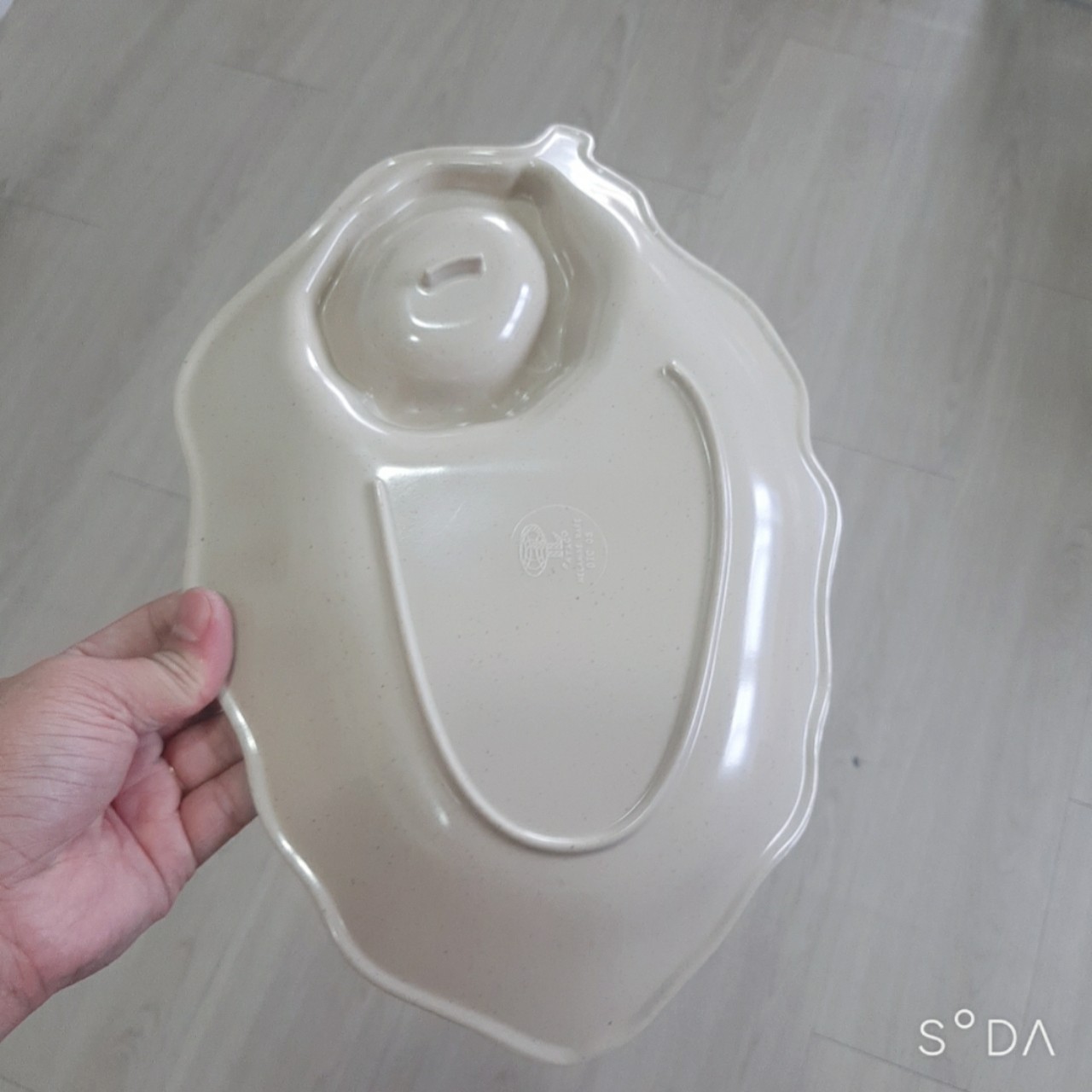 Dĩa đựng trái cây melamine DTC07,08 hình chiếc lá màu Nâu sáng bóng Cao cấp