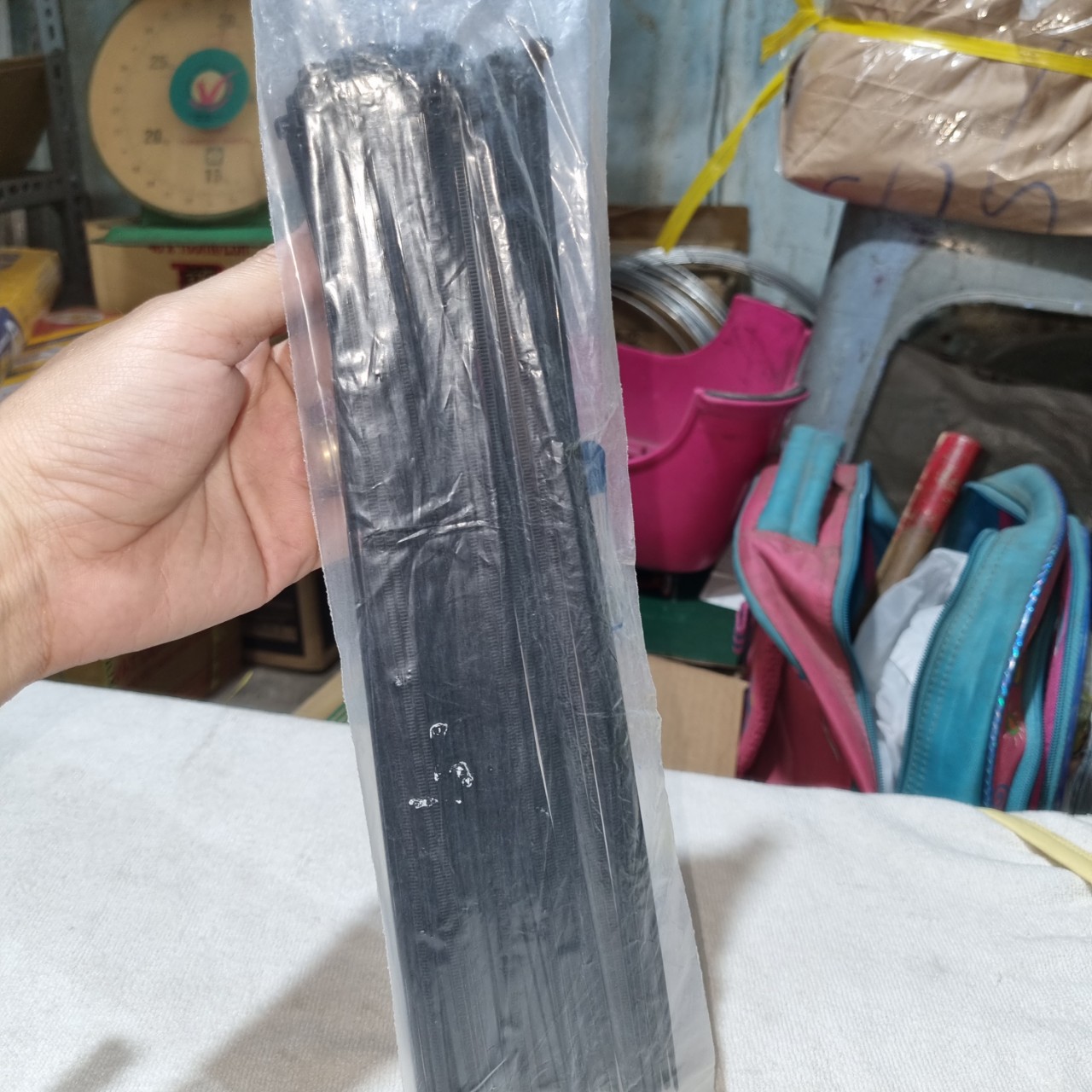 Dây rút nhựa  5 x 300 mm, đen ( y như hình)