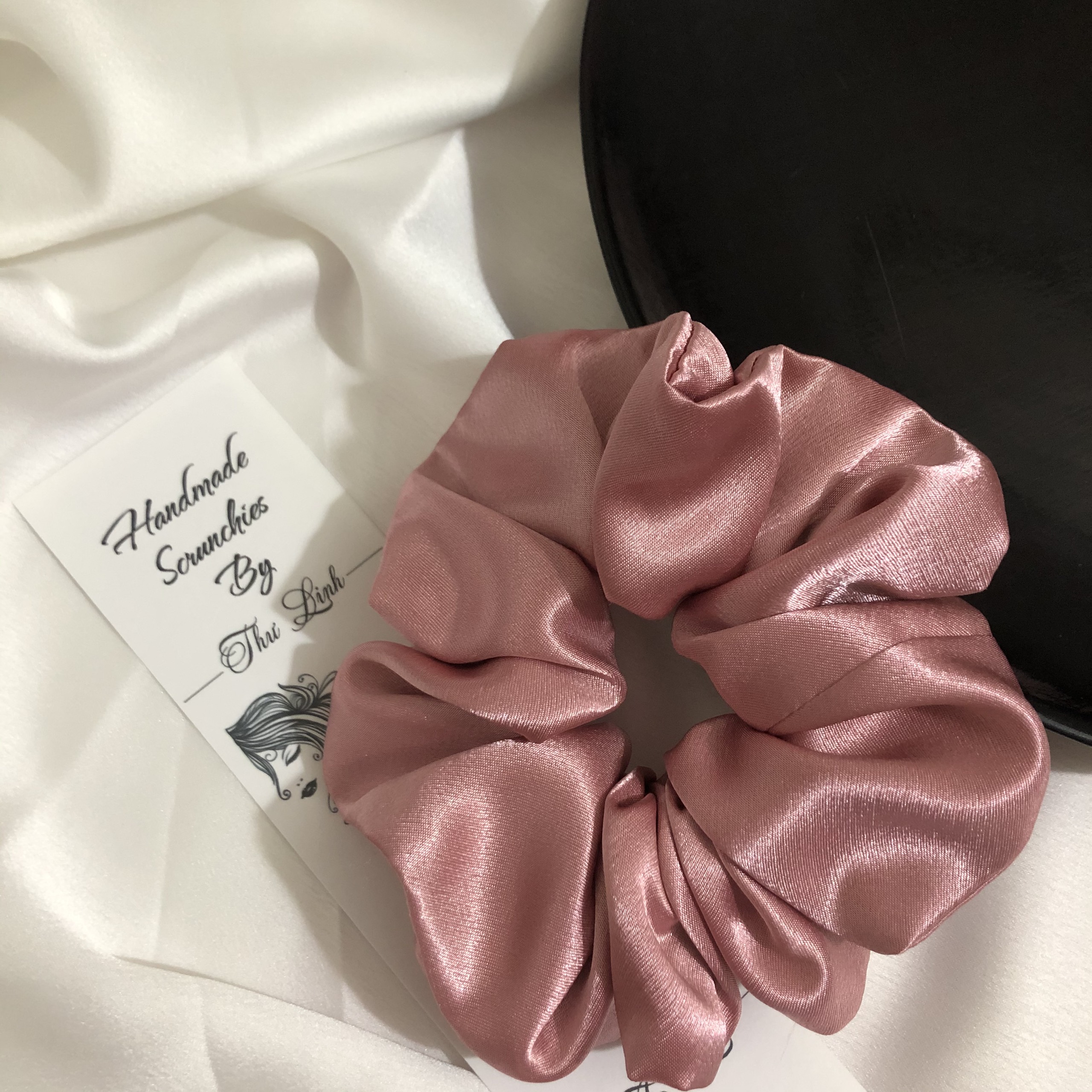Scrunchies dây buộc tóc, cột tóc lụa ánh bóng cao cấp