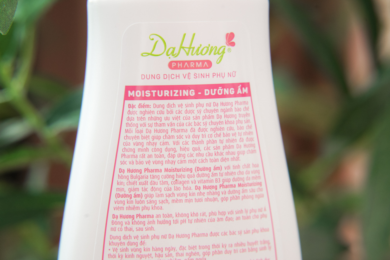 Dung dịch vệ sinh phụ nữ Dạ Hương Pharma Moisturizing (Dưỡng ẩm, làm mềm mịn & sáng hồng) 120ml
