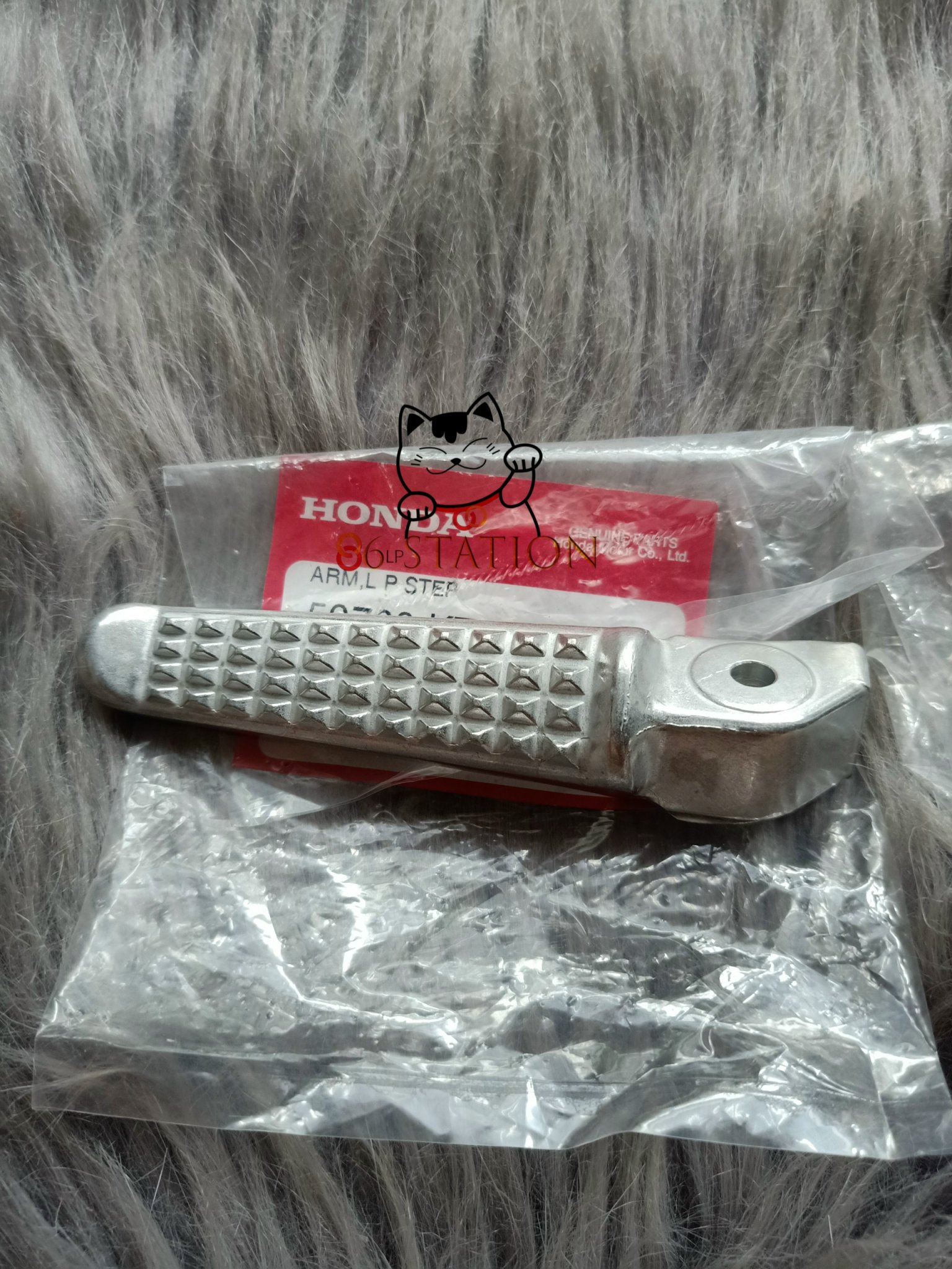 cục nhôm gác chân sau sonic winner gtr