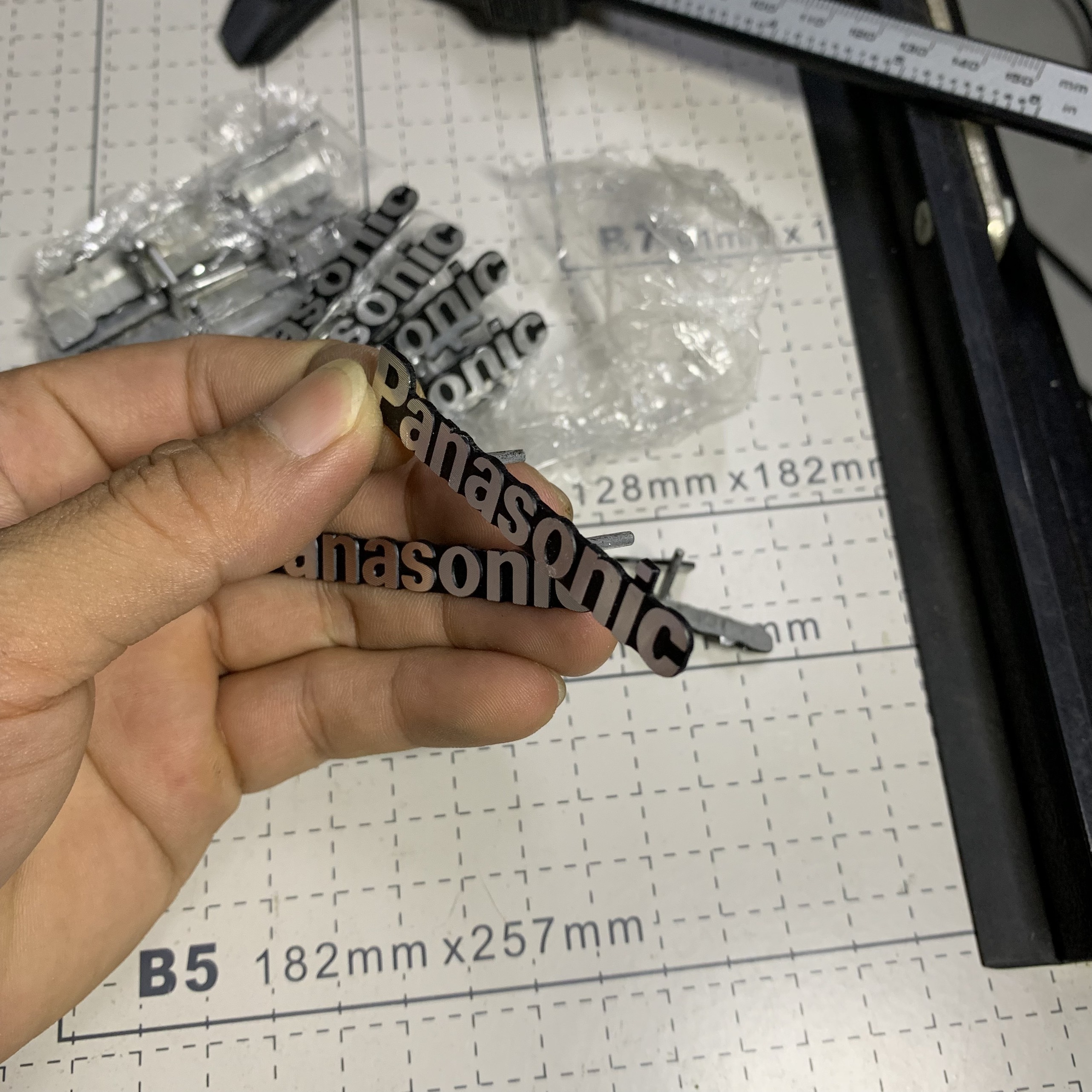 Tem/logo Panasonic nhôm, giá 1 chiếc.