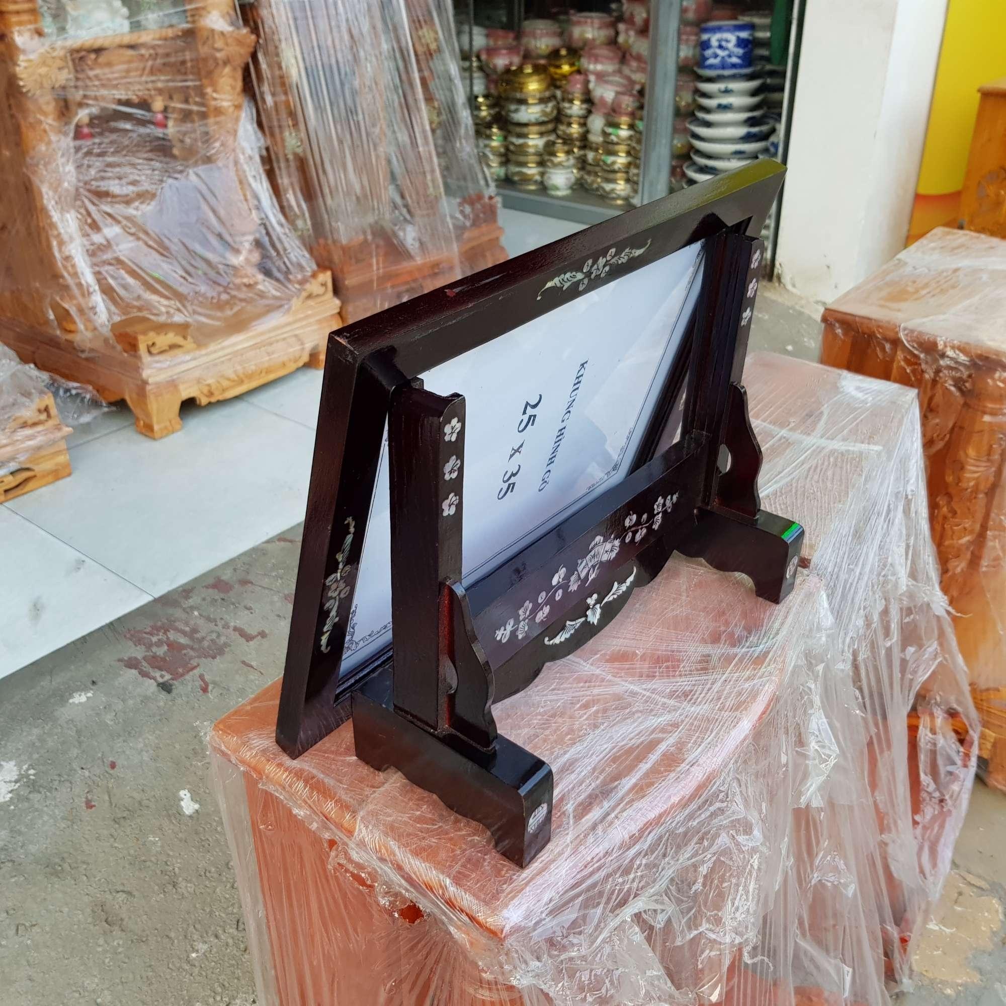 Khung hình thờ gỗ tràm bông vàng cẩn 25×35