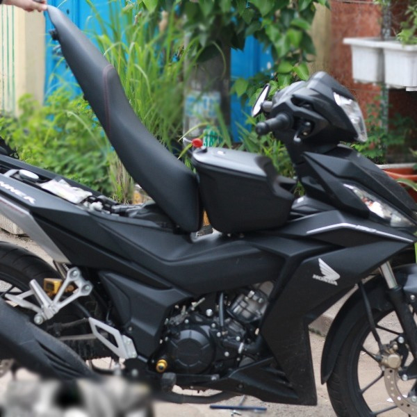 THÙNG GIỮA GIVI XE WINNER