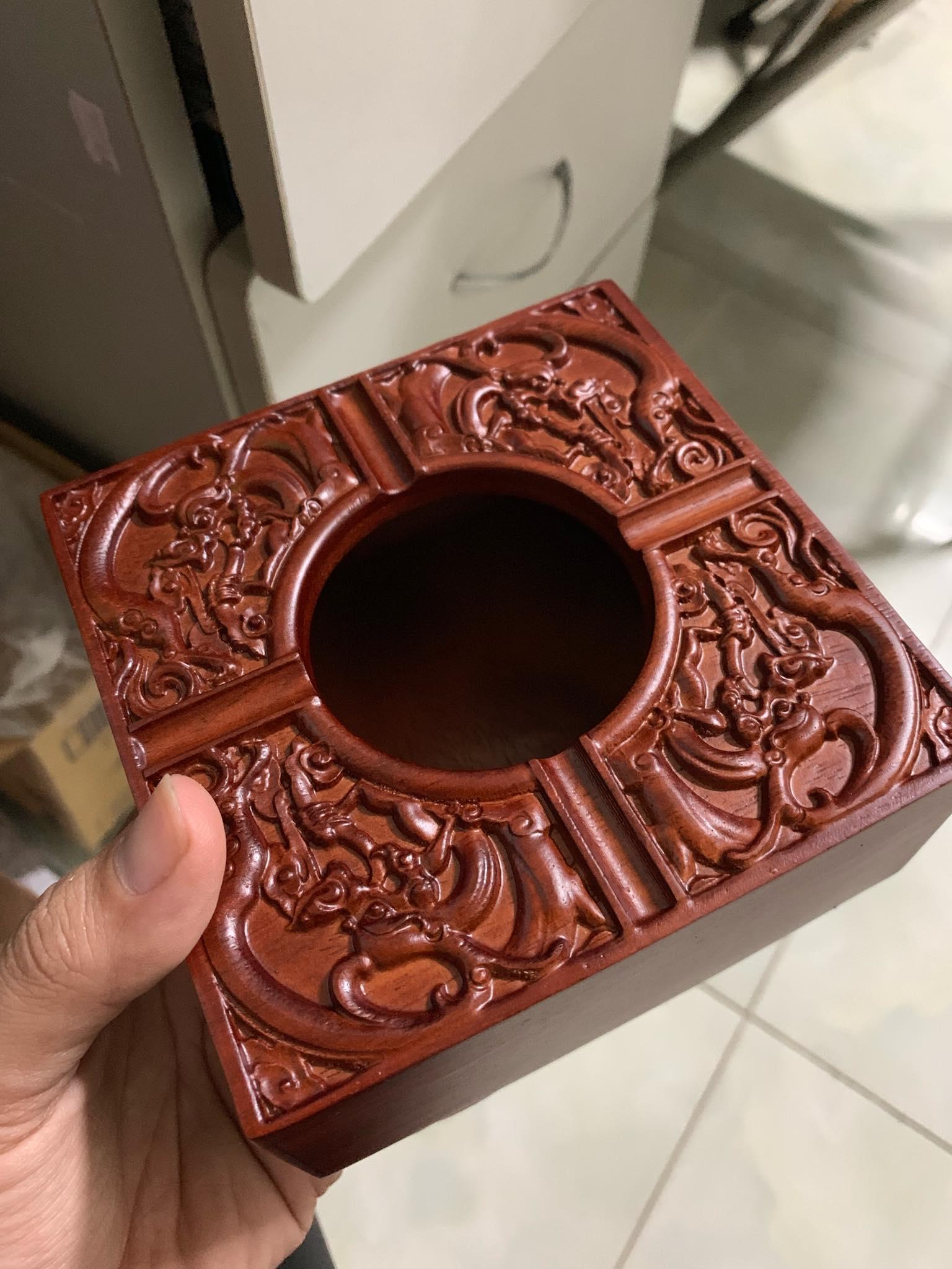 Gạt tàn vuông bằng gỗ Hương cao cấp trạm khắc hoa văn tinh xảo