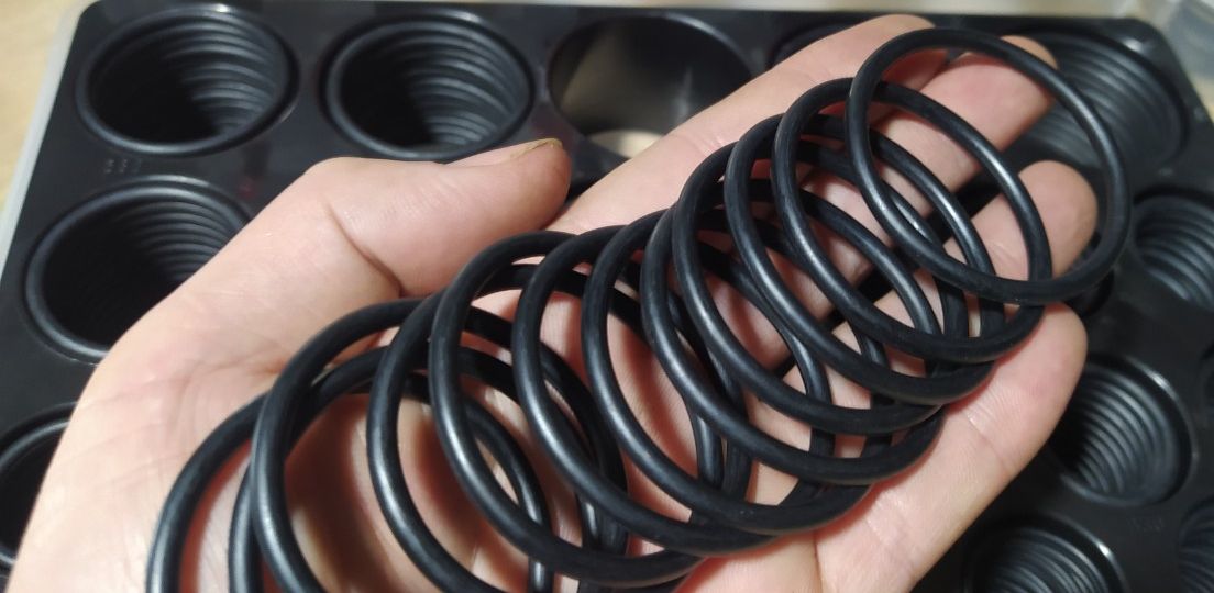 Hộp sin chỉ cao su dùng cho máy XÚC HITACHI ( DINGLI)