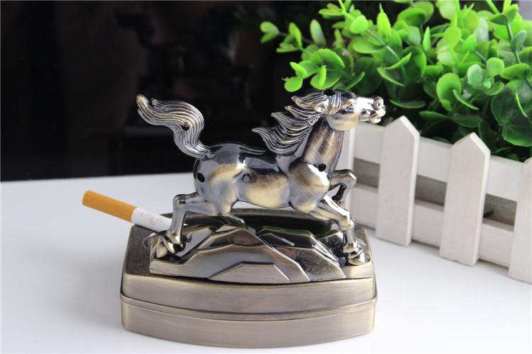 Bật lửa kiêm gạt tàn 2 chức năng hình Ngựa Phi ( Kim loại ) Size : 12cm X 11cm X 9cm