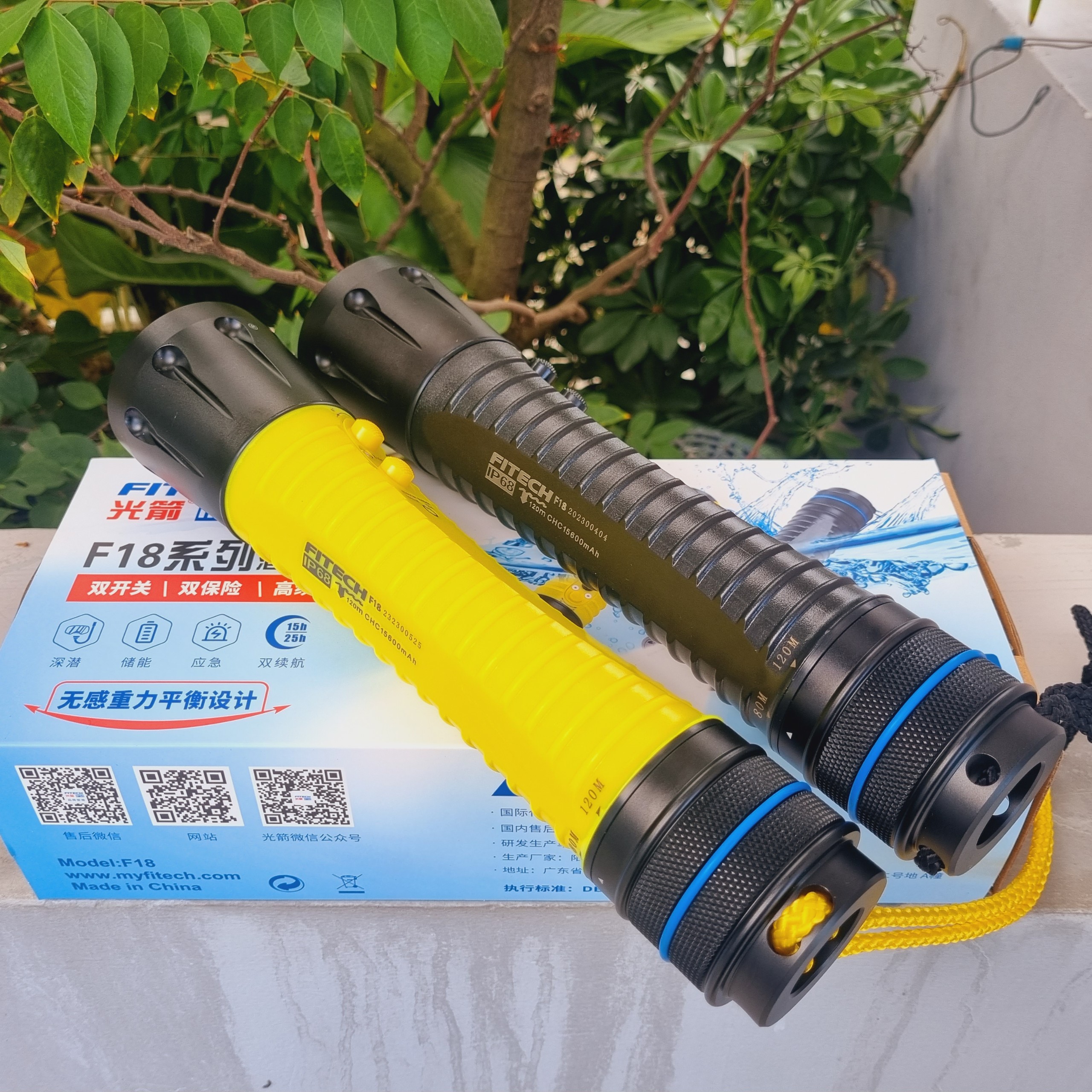 Đèn pin lặn biển