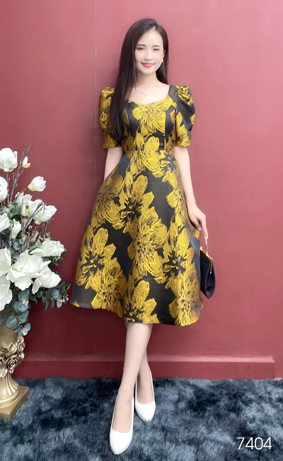 Đầm EMY EM7404 Xoè Gấm Taffta Vàng