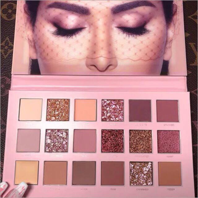 Bảng phấn mắt nhũ Moji New Nude For Part