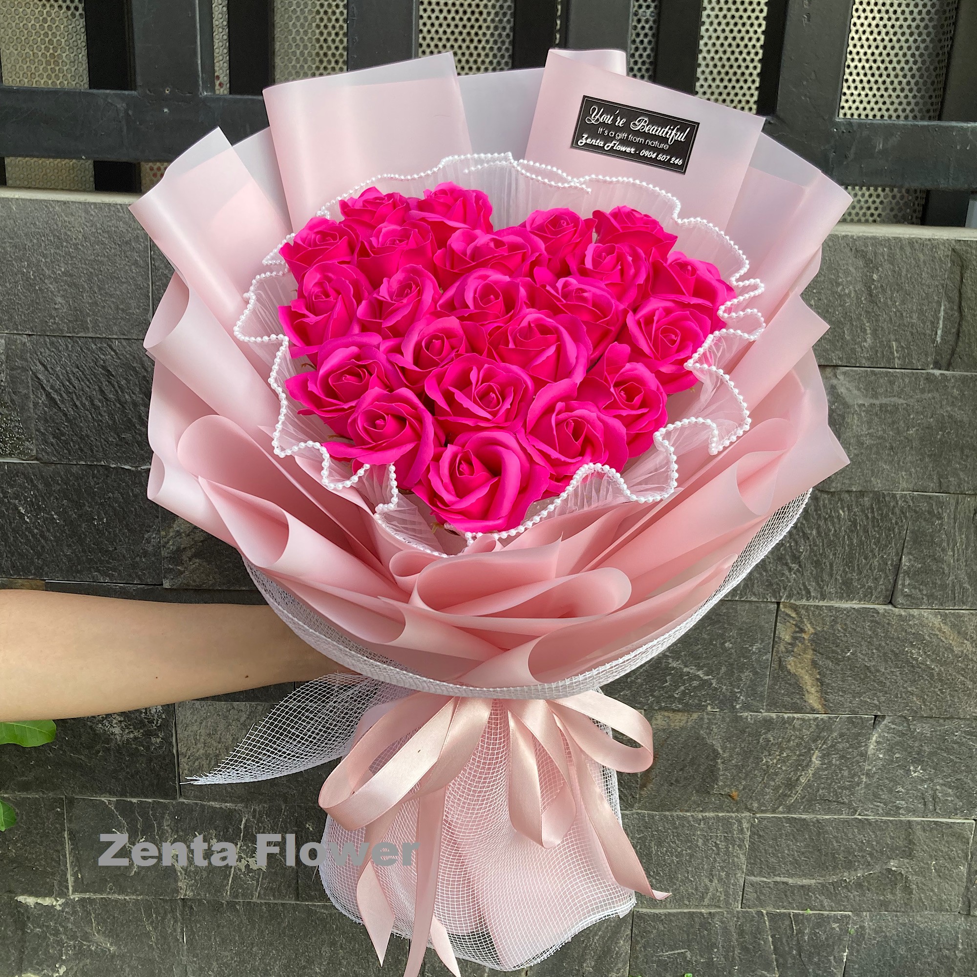 Bó hoa hồng trái tim tình yêu đỏ giấy hồng, 23 bông hồng sáp thơm trái tim tặng người yêu, tình nhân, sinh nhật, sự kiện