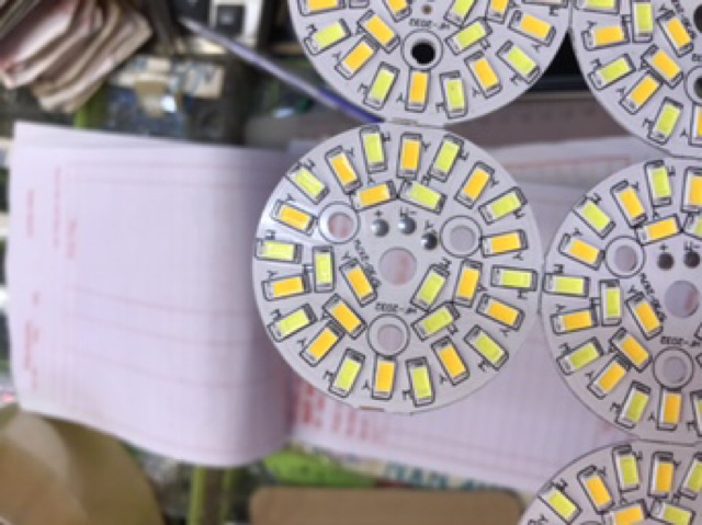 Led miếng 7w 3 mầu dùng chấn lưu