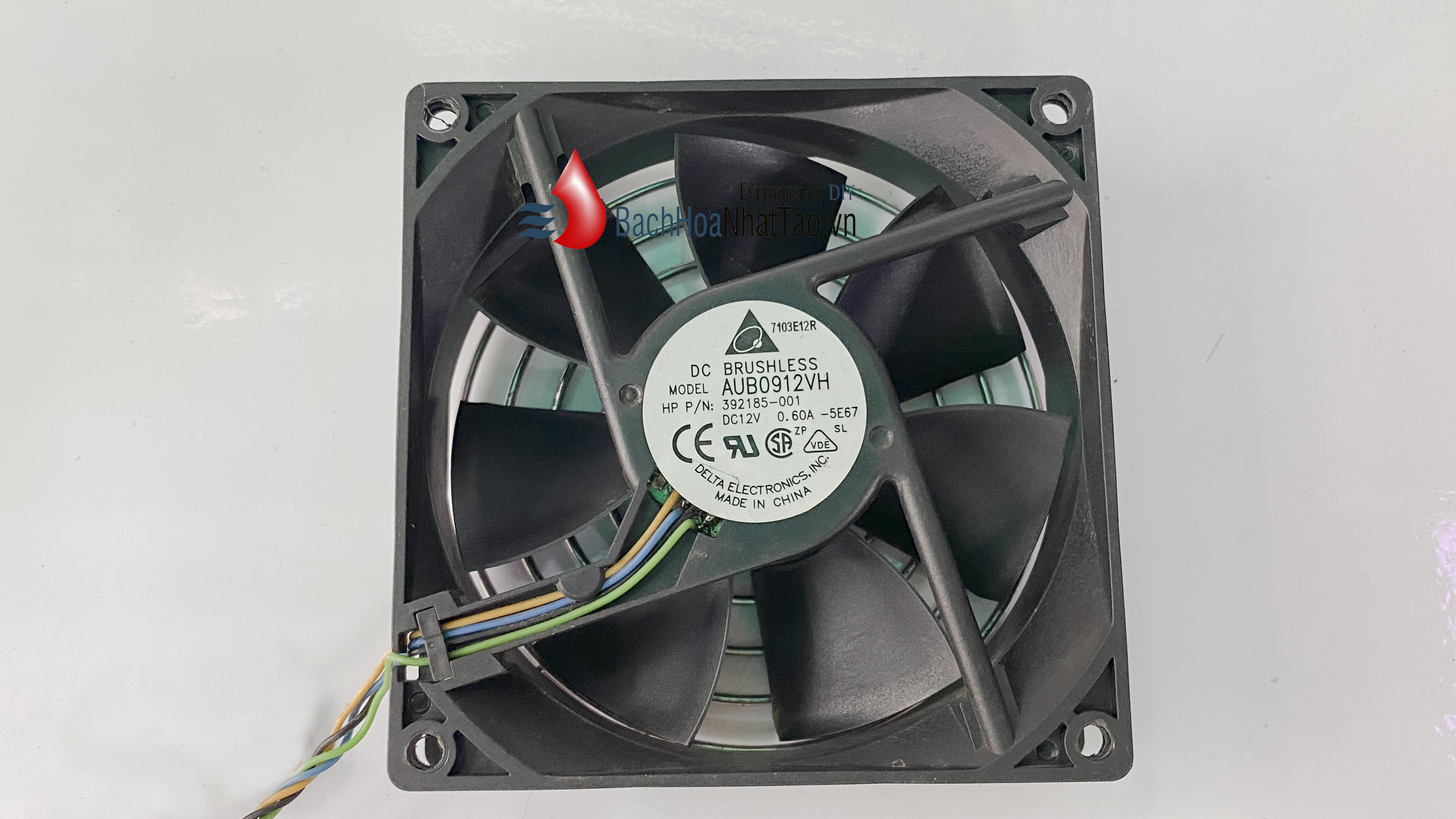 Quạt DC Blushless 12v vuông 9cm