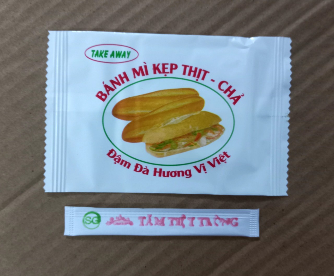 500 cái khăn lạnh mini + tăm tre