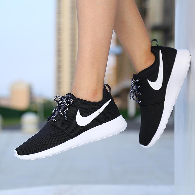 Nike giày thể thao Nike Roshe One 844994-002