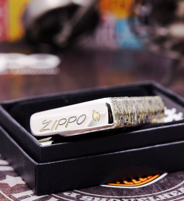 Bật lửa Zippo khắc Rồng châu Á bản tiêu chuẩn mạ Chrome