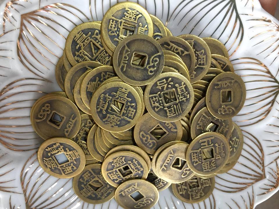 100 đồng xu phong thuỷ