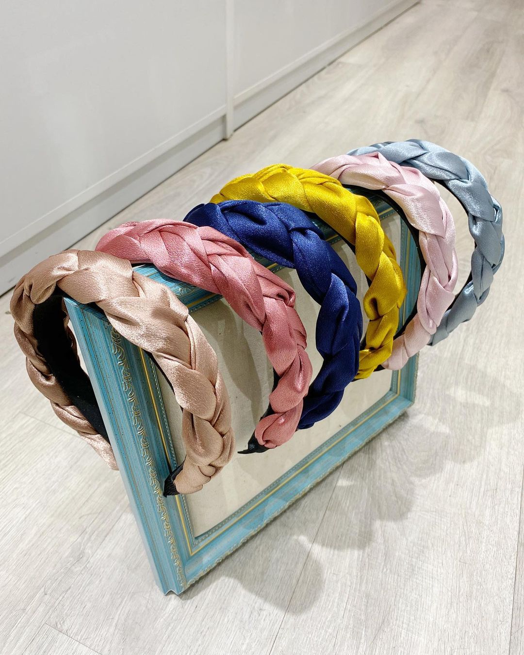 Bờm Mấn Satin Đính Hạt Trai