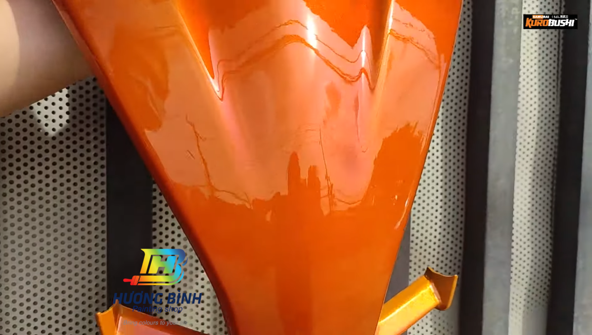 Sơn xịt Samurai màu Candy Cam - H618 (400ml)(cần sơn trên nền Bạc để lên được màu như hình)