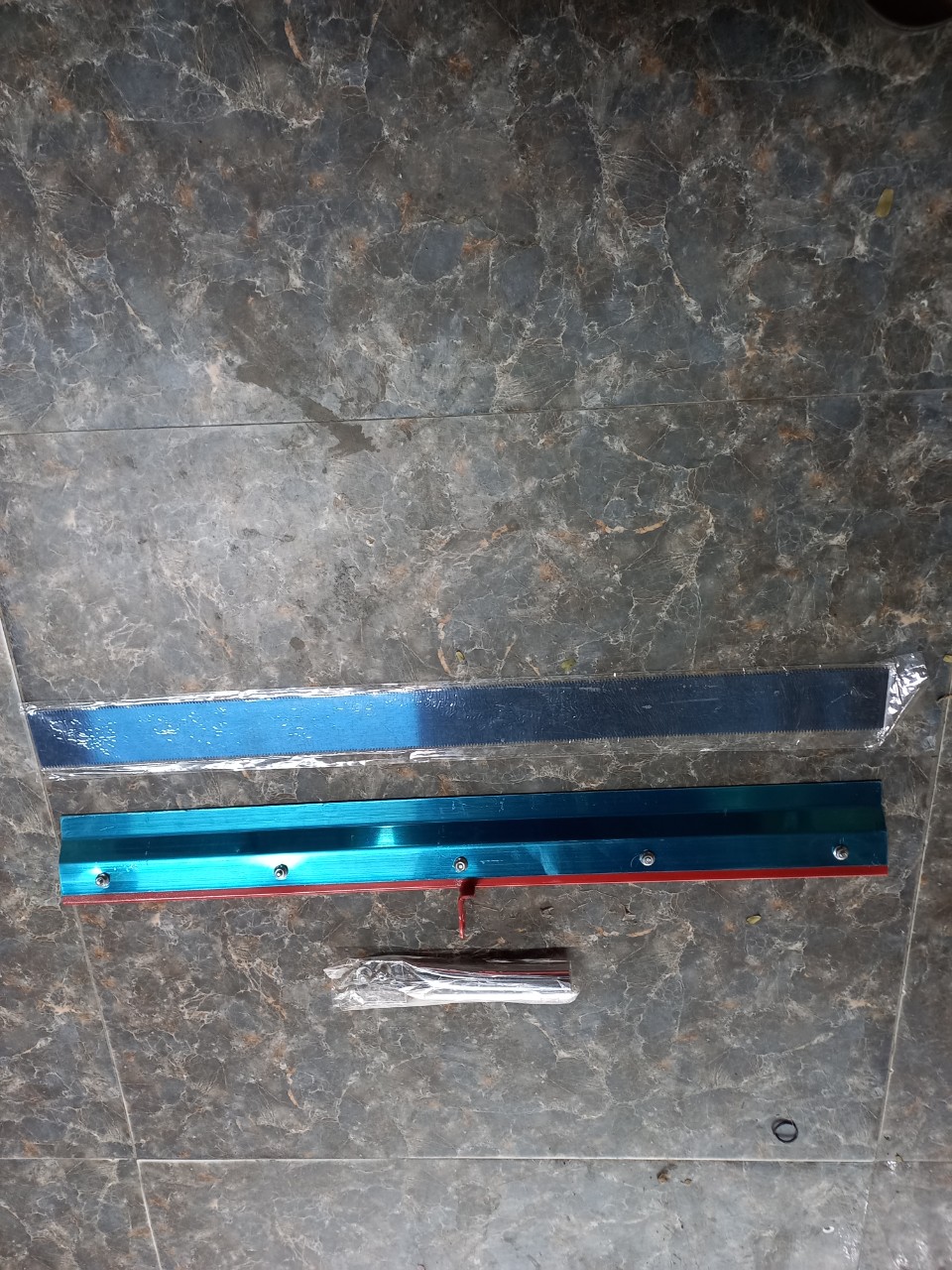 Bàn cào sơn Epoxy tự san phẳng bằng thép dài 56cm lược thay thế . Chiều cao răng lược 0, 1, 2, 3, 5mm
